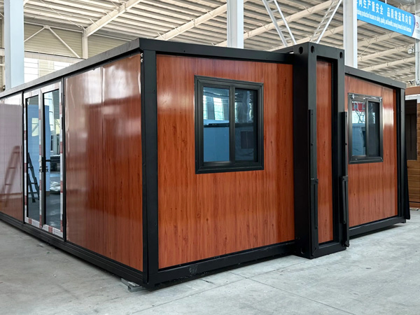 Expandable House with Side Wings